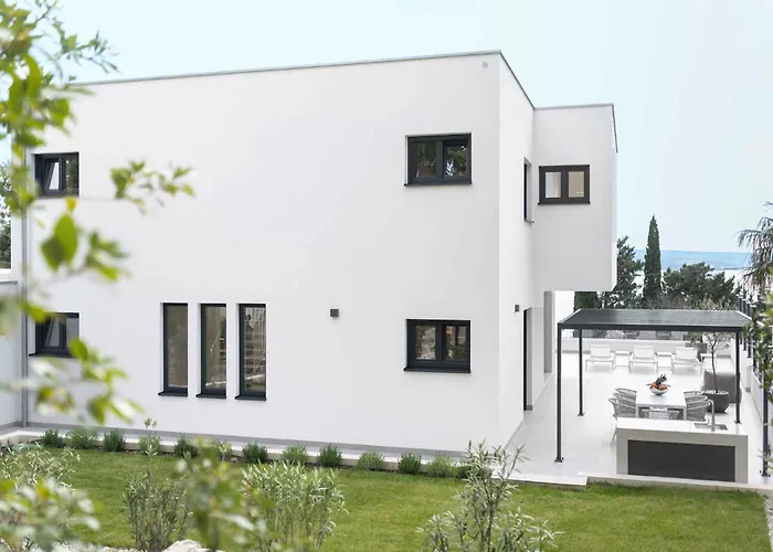 In 45043 Villa Dramalj