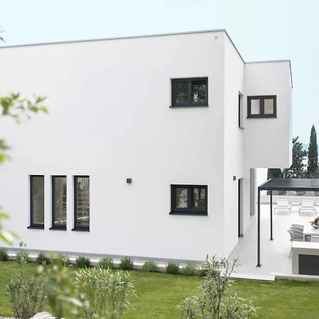 In 45043 Вилла Драмаль